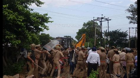 Land dispute: Radhasoami Satsang Sabha, Agra police come face to face ...