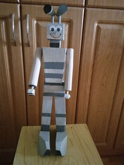 The robot bee Робот пчела