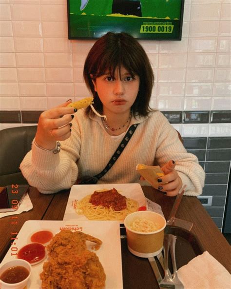 Danh tính hot girl quân sự đang nổi nhất hiện tại Lai dòng máu Việt Nam Thổ Nhĩ Kỳ