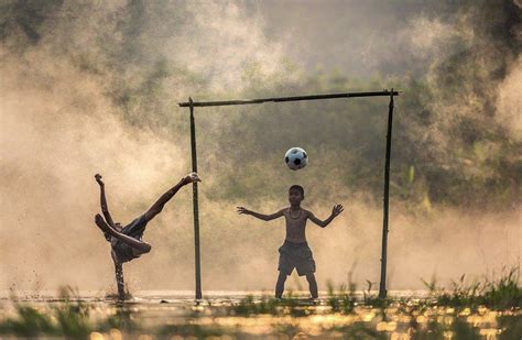 Penemu Permainan Sepak Bola Ini Sejarah Perkembangannya Gramedia