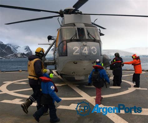 El rompehielos Almirante Irízar llegó con seis familias a la Base