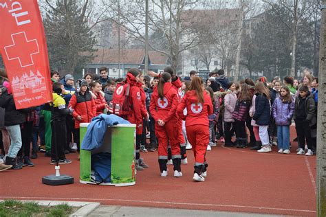 Crveni krst Zrenjanin održao vežbu evakuacije u OŠ Petar Petrović