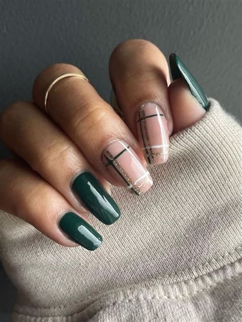 Emerald Green Nails With Plaids Cute Gel Nails Chic Nails Pretty