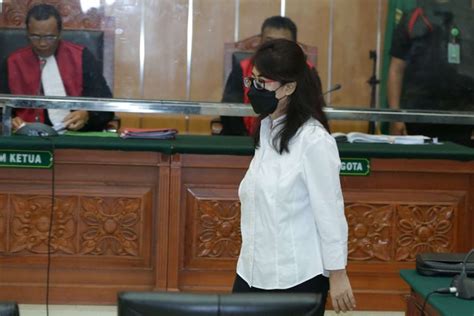 Foto Berita Foto Linda Pujiastuti Divonis Tahun Penjara Dalam