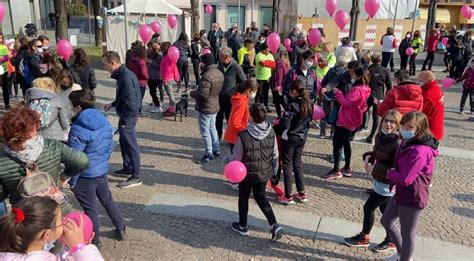 Misinto Le Strade Si Dipingono Di Rosa Con La Camminata In Rosa