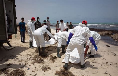 G1 Sobe para 133 número de corpos encontrados na costa da Líbia