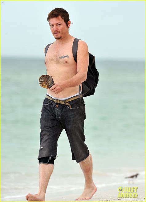 Walking Dead S Norman Reedus Shirtless Beach Stroll Photo 2610783 Norman Reedus Shirtless