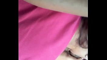 Faire sucer la femme mariée dans la voiture XVIDEOS