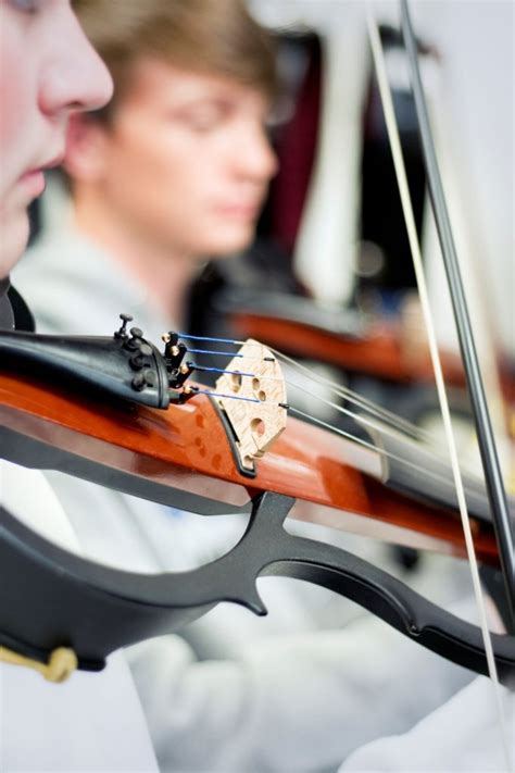 What’s the Difference Between a SILENT™ Violin and an Electric Violin?