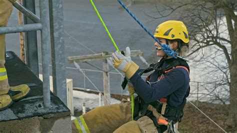 Pompiers la relève S1 E9 Sauvetage en hauteur Noovo