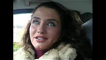 Belleza en el coche follada en el desván XVIDEOS