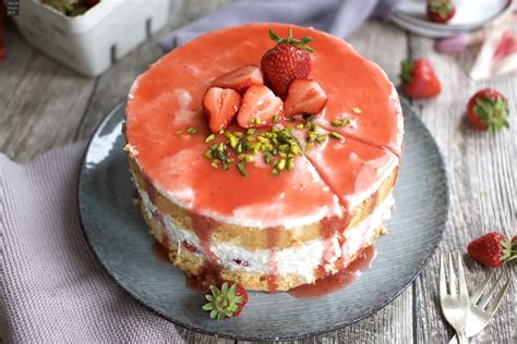 Erdbeer Biskuit Torte mit Joghurt Fräulein Meer backt