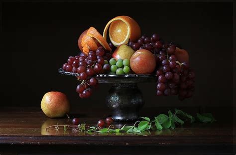 Naranja Uvas Florero Fruta Naturaleza Muerta Pera El Fondo Oscuro