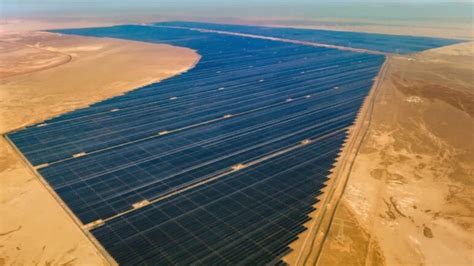 Abu Dabi deki dünyanın en büyük güneş enerjisi santrali açıldı