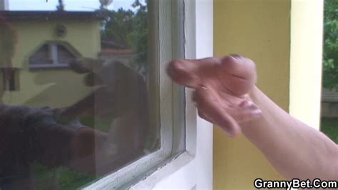 Free Granny Spreads Porn Videos Xhamster