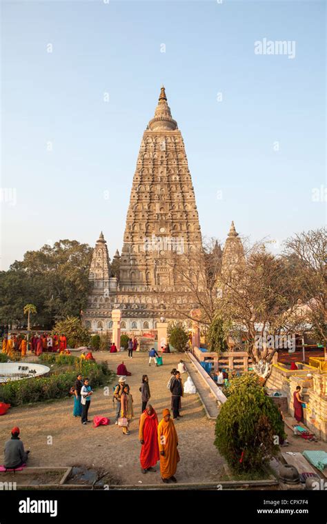 View of Mahabodhi Temple, Bodh Gaya, Bihar, India Stock Photo - Alamy