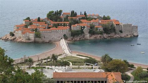 Sveti Stefan od danas je ponovo otvoren za turiste Za ležaljke na