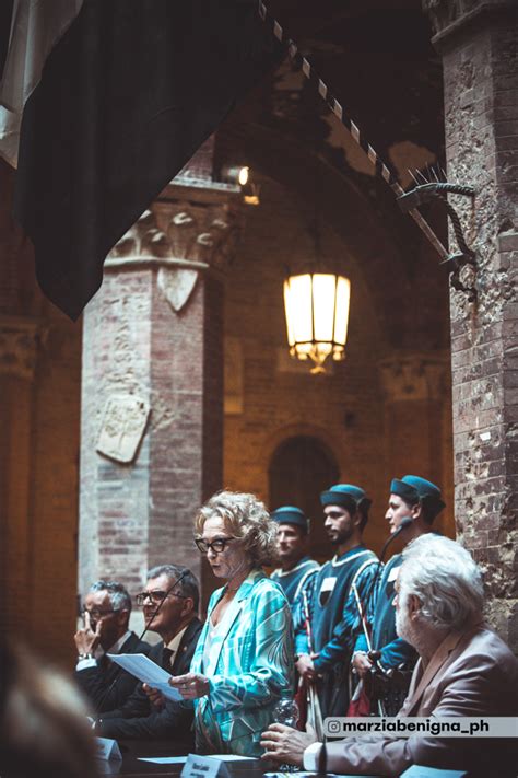 La Presentazione Del Drappellone Del Palio Di Agosto La Gallery