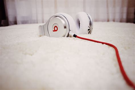 White Beats headphones on white textile HD wallpaper | Wallpaper Flare