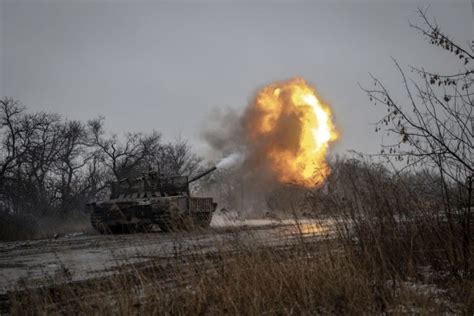 Gli attacchi russi mettono in difficoltà le forze e i mercenari di Kiev