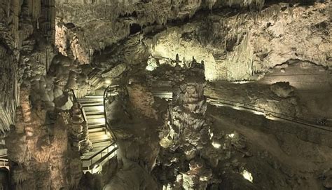 Sala del Cataclismo de la Cueva de Nerja Provincia de Málaga y su