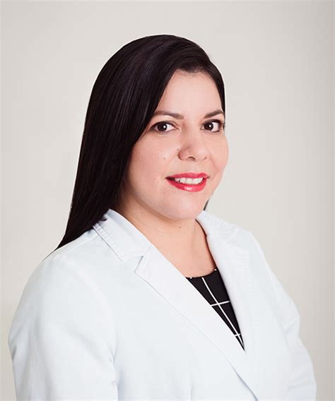 Dra Indira Liliana Apolo Guarnizo Clinica Guayaquil