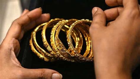 Gold Breaks Gaining Streak Declines By Rs800