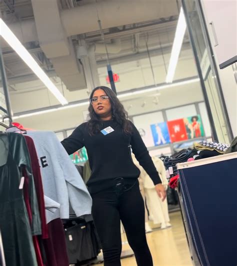 Cute Latina In Leggings Looks At Camera Spandex Leggings Yoga Pants Forum