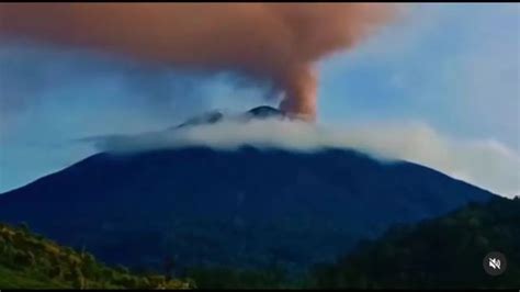 Ada Kepulan Asap Di Puncak Gunung Kerinci Tutup Sementara Jalur