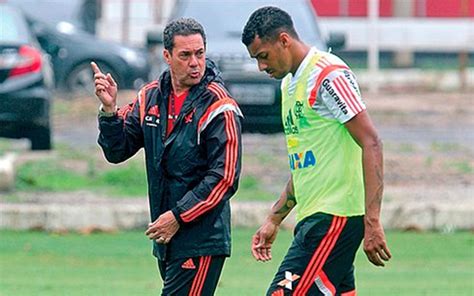 Ex Flamengo atacante negocia o Juventude para disputa da Série B