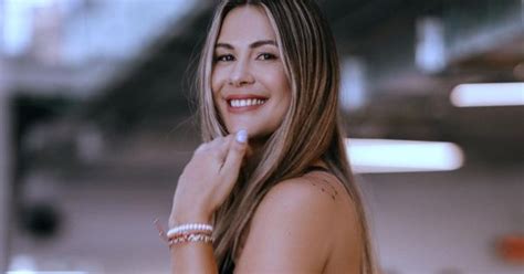 En una tina de vino y comiendo uvas La foto en bikini de Laura Prieto que paralizó las redes