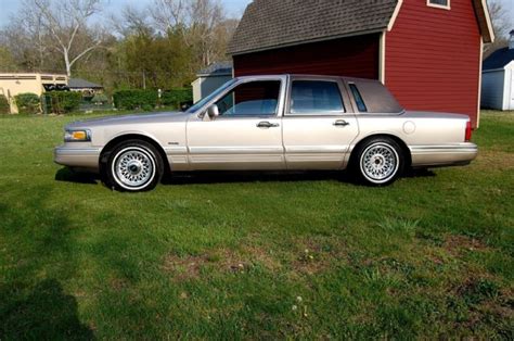 1997 Lincoln Town Car 12 Vinyl Top Leather Runs Well Dual P Sts No