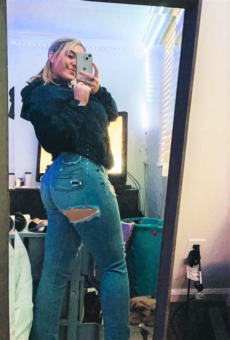 Thick Tiktoker Gets Her Huge Tits Out Vsco Porn Pic