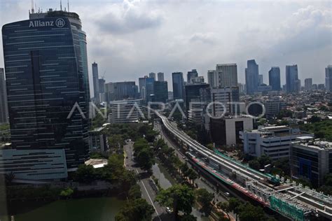 PERKEMBANGAN PEMBANGUNAN JALUR LRT JABODEBEK | ANTARA Foto