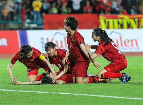 Hot girl Thanh Nhã ghi siêu phẩm sấm sét khiến CĐV vỡ òa nữ Việt Nam cầm chắc HCV SEA Games