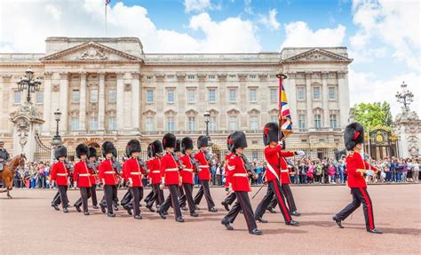 Top 9 Things Not to Miss at Buckingham Palace in London – The Tour Guy