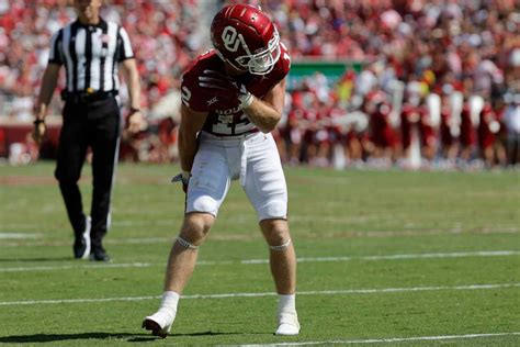 WATCH: Drake Stoops Catches Second Touchdown, Sooners Continue to Roll ...