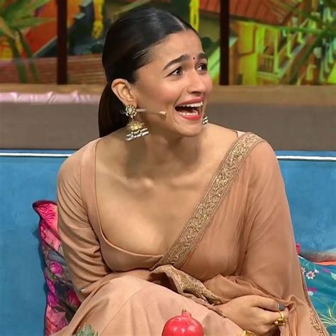 Alia Bhatt Hot In Rrr Promotion The Kapil Sharma Show K Fps Video Alia Bhatt Actress Hot