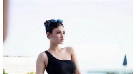 Hot Sexy Grace Iskandar Bikini Pics