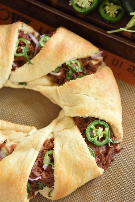 Easy Pulled Pork Crescent Ring The Novice Chef