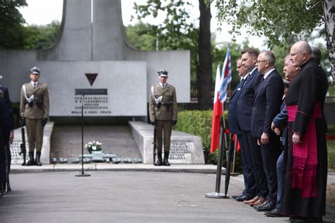 Rocznica Pierwszego Masowego Transportu Polak W Do Kl Auschwitz