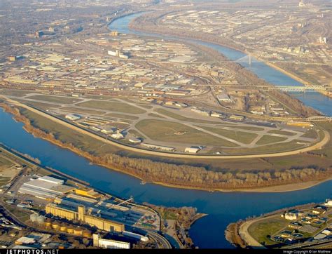 Photo of KMKC - Airport - Airport Overview