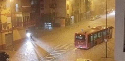 Meteo cronaca diretta Il vortice mediterraneo ha già colpito la