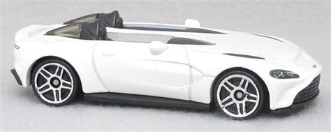 Hot Wheels Factory Fresh Aston Martin V Speedster Universo Hot Wheels