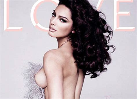 Kelly Brook Se Desnuda Otra Vez