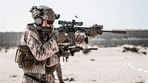 U.S. Marines conduct a marksmanship range - YouTube