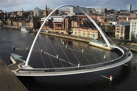 Gateshead Millennium Bridge: World’s Only Tilting Bridge | Amusing Planet