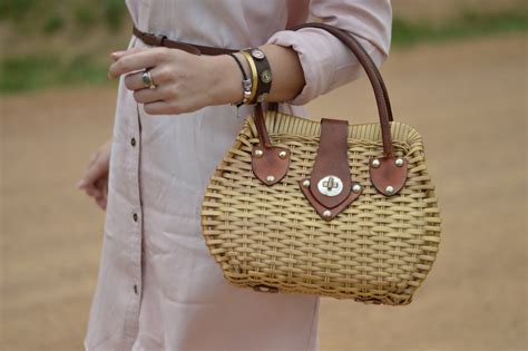 features   chic  fashion  flight