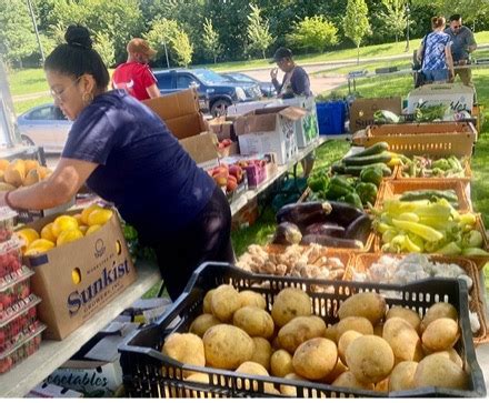 Mobile Farmers Markets Increase Fruit And Vegetable Access For