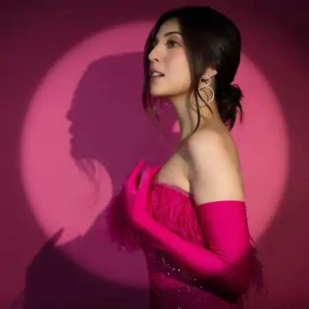 Barkha Singh Hot Pics And Photo Flaunting Cleavage